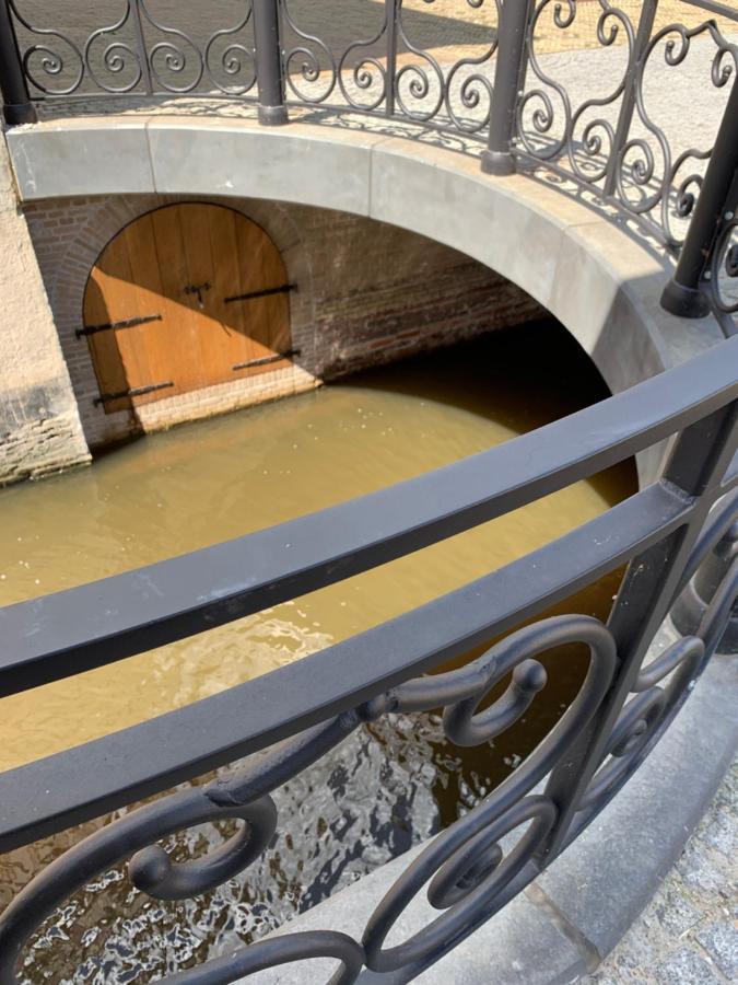 B&B Het Herenhuys Aan De Historische Gracht Van Kollum 外观 照片