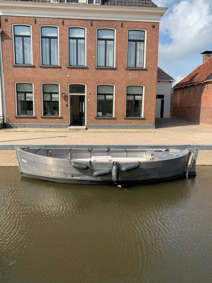 B&B Het Herenhuys Aan De Historische Gracht Van Kollum 外观 照片